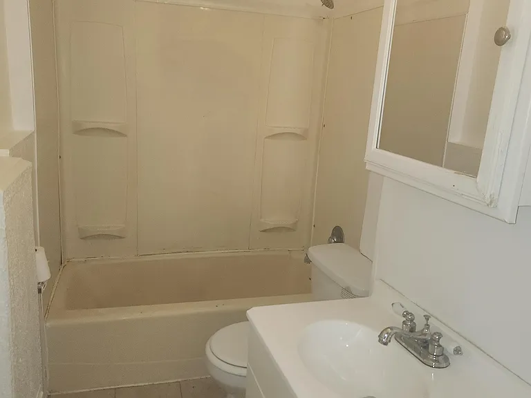 1361 Woodland Ave NW #3 — Photo 4