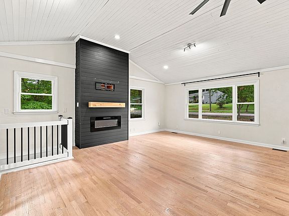 4th image of 3108 Brentwood Rd