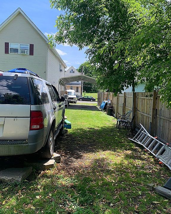 2nd image of 206 Bowman St