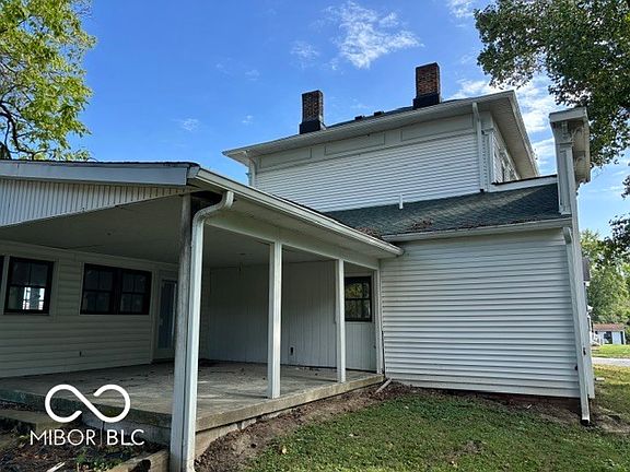 3rd image of 302 W Main St