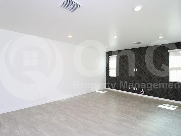 1045 E Thompson Way — Photo 5