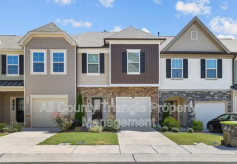 2105 Nandina Trl — Photo 1