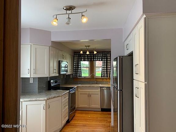 4th image of 413 N Washington St