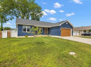 660 Oregon Ave, Marysville, MI 48040