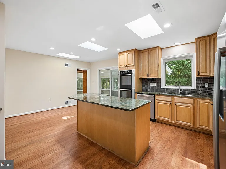 7016 Hopewood St — Photo 19