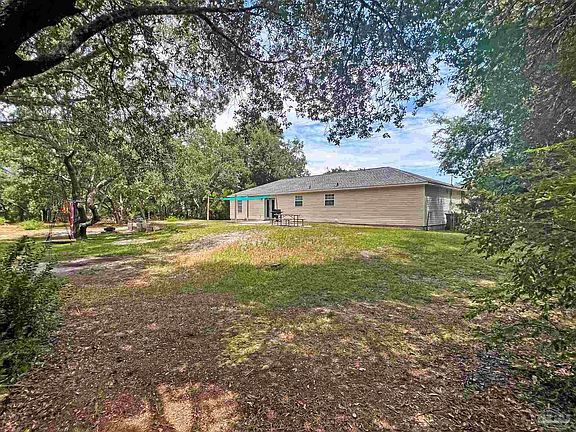 3rd image of 2601 Edgewood Dr