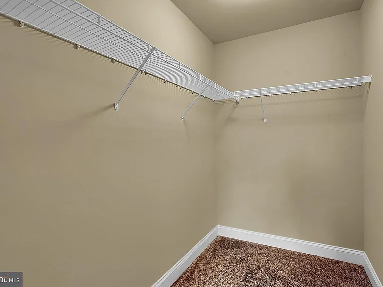 554 Joseph Ct — Photo 13