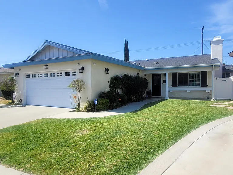 1311 W Sandison St — Photo 2