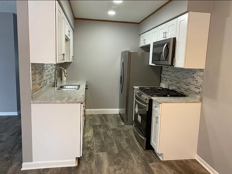 781 Wellington Ave — Photo 3