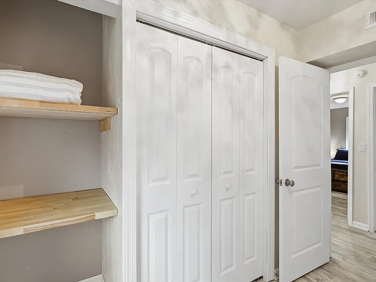 3811 Pretty Lake Ave #B — Photo 18