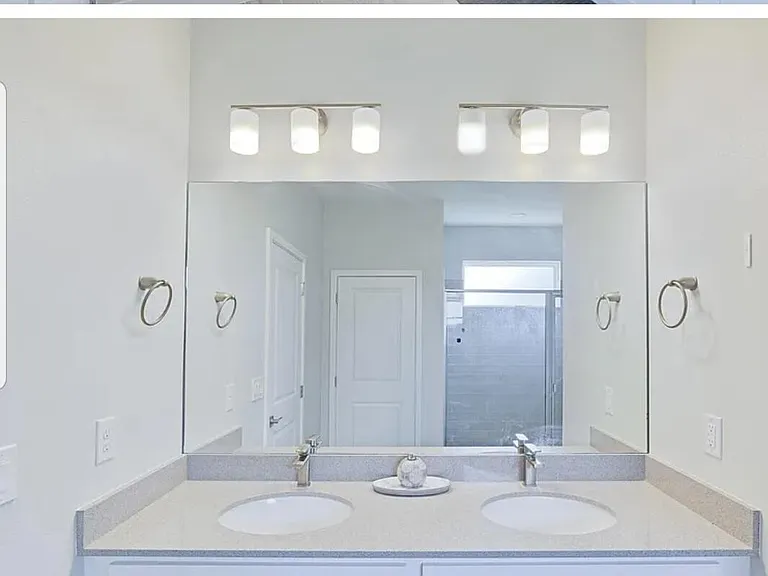 951 Sareta St SE — Photo 9