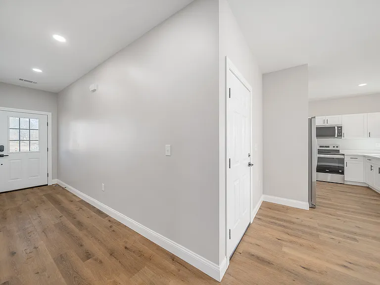 16 Deer Park Cv — Photo 6