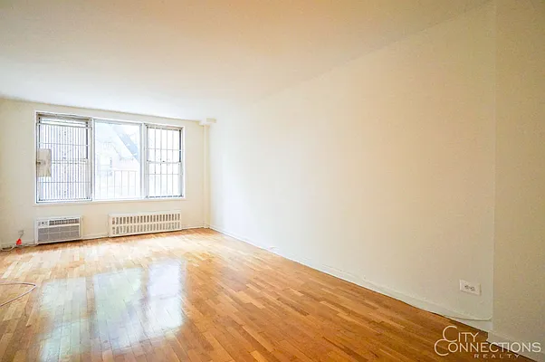 Rented by City Connections Realty | media 10