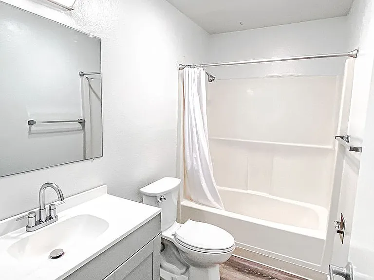 The Texas St Apartments — Photo 9