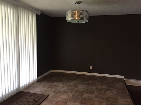 3rd image of 365 Green Ave