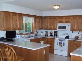 405 Countryside Dr, Montgomery, MN 56069