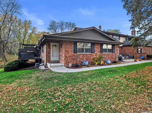 17619 Nassau DRIVE, Brookfield, WI 53045