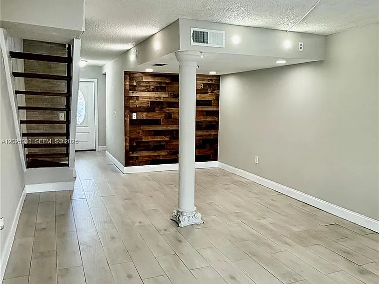 1705 W 57th St #506 — Photo 24