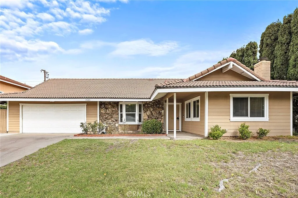 3 bed, 1828 sqft, $5,000 — Photo 1