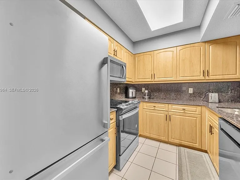 2240 N Cypress Bend Dr #204 — Photo 14