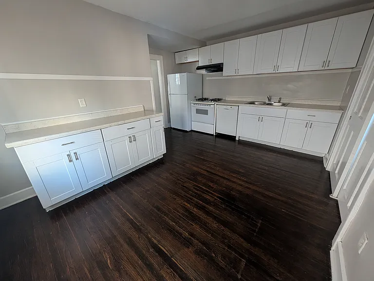 530 Eastern Ave — Photo 6