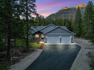 457 Skyview Rd, Mount Shasta, CA 96067
