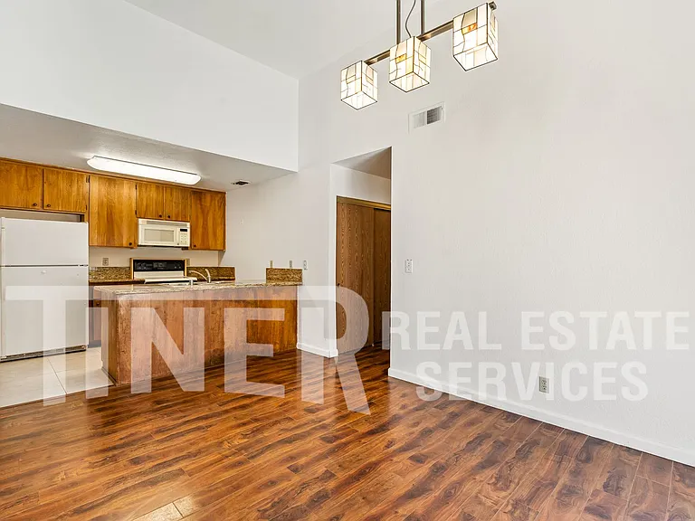 7323 Chivalry Way — Photo 6