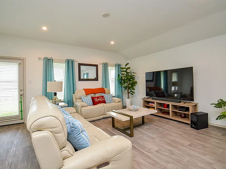 7203 Dawn View Ln — Photo 11
