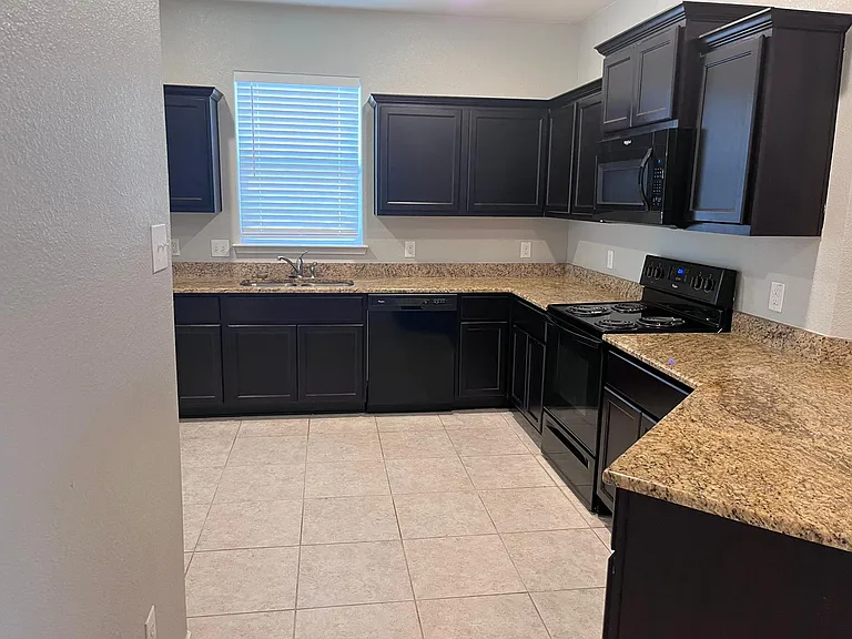 4504 Conley Ln — Photo 11