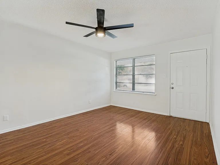 1818 Highland Dr — Photo 16