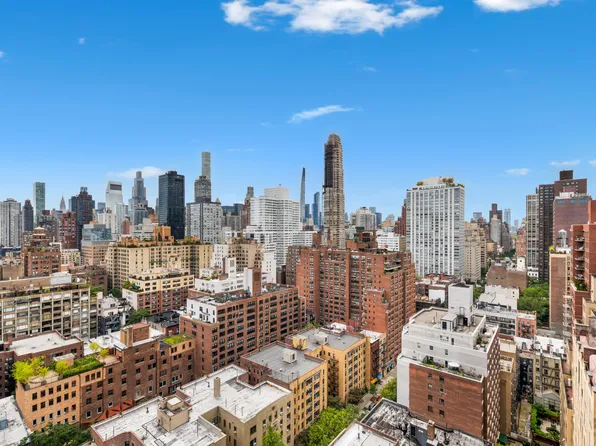 360 East 72nd Street image 9 of 9