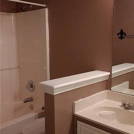 5th image of 1361 Meadow Creek Dr