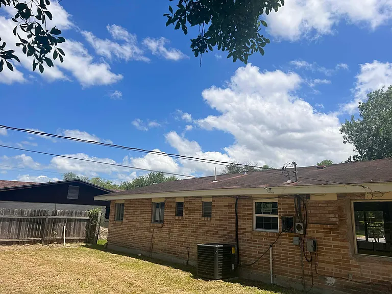 2407 E Washington Ave — Photo 5