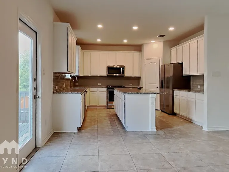 21535 Vista De Cristal — Photo 2