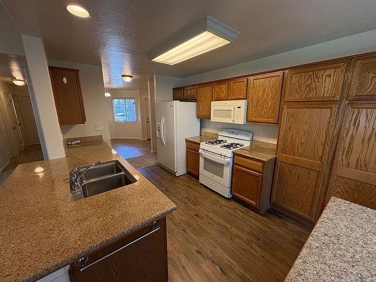 4704 W Rialto Ave — Photo 19