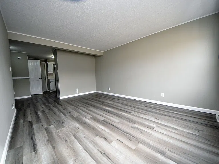 307 Granada Dr — Photo 3