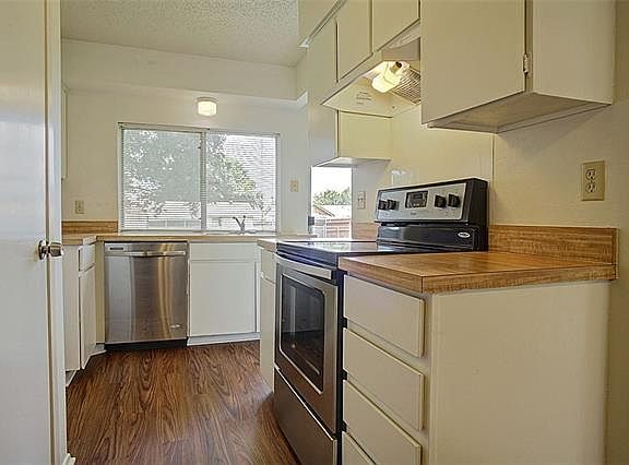 5th image of 1821 Pine Knot Dr