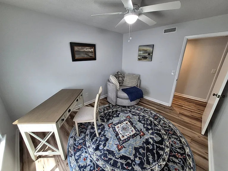 327 Laurens St SW #E10 — Photo 11