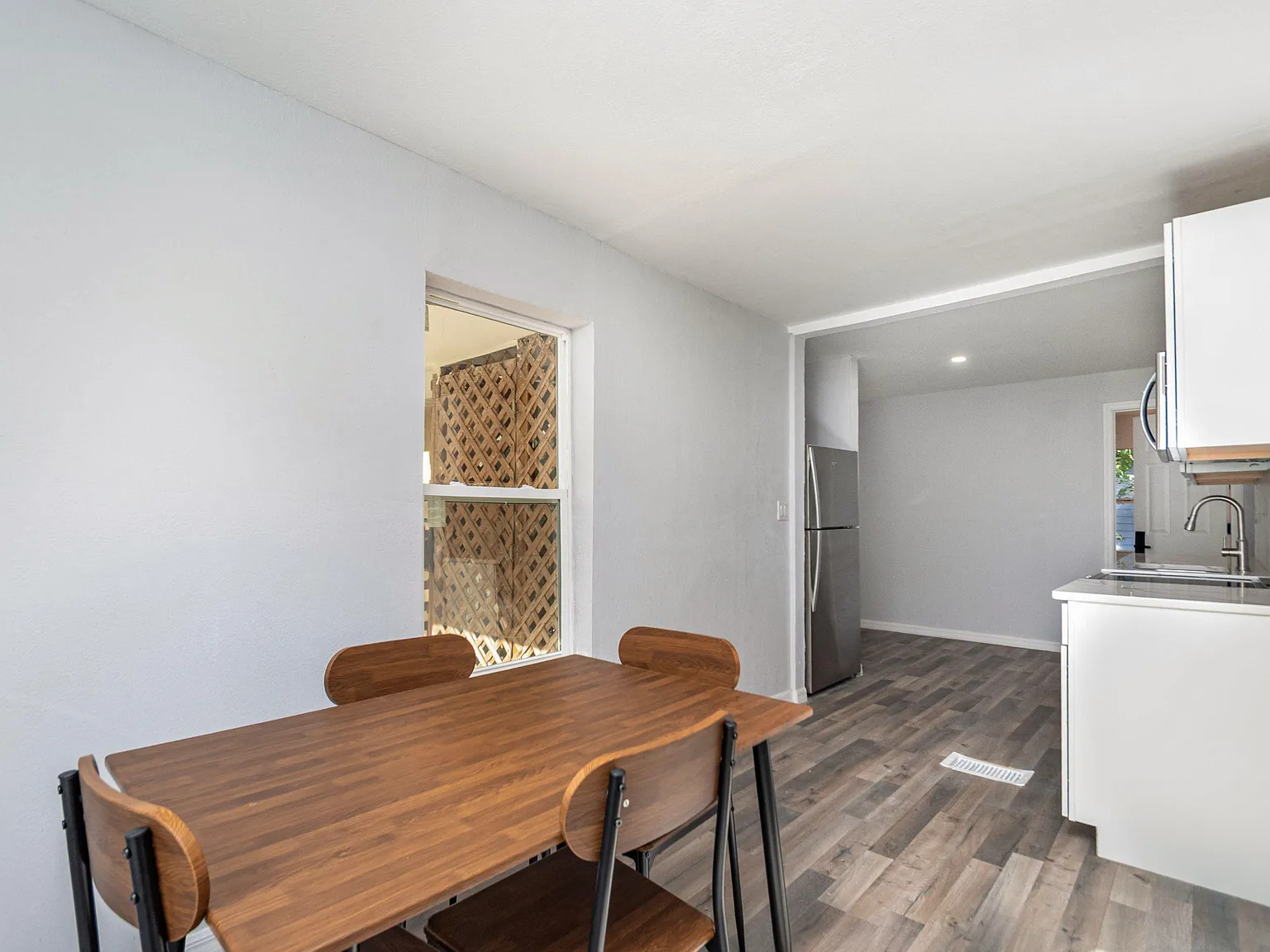 4 bed, 3.0 bath, 2250 sqft, $715 — Photo 3