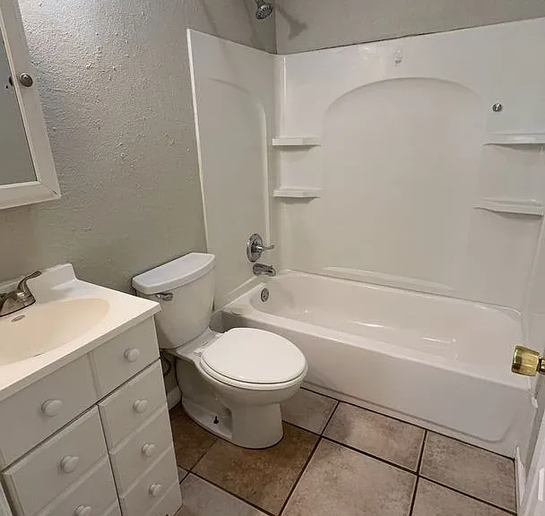 350 E Cottonwood Ave — Photo 2