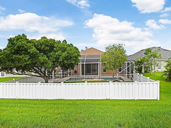 5th image of 4260 Chardonnay Dr