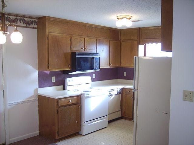 2nd image of 107 Michael Ave APT D