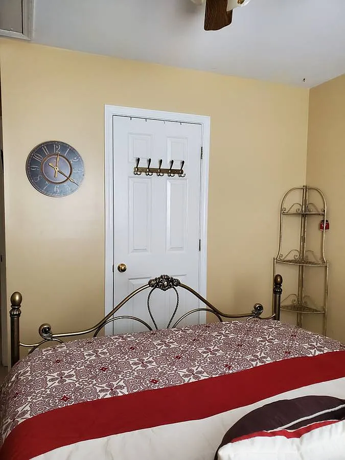 1 bed, 1.5 bath, 2800 sqft, $650 — Photo 3