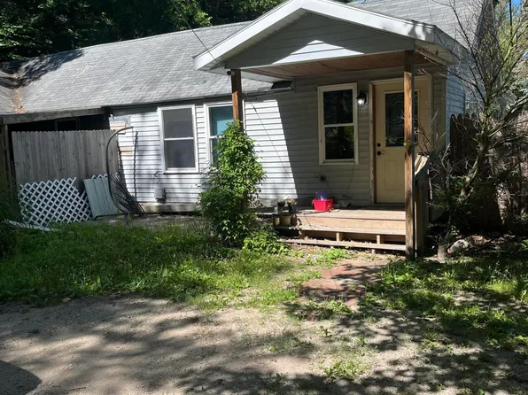 8616 Merry Dr NE, Rockford, MI 49341