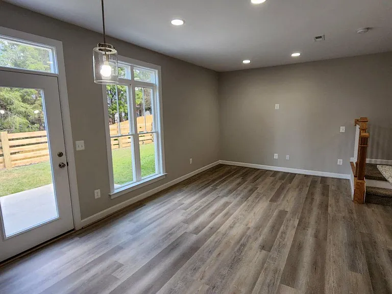 111 Coralyrose Ct — Photo 2