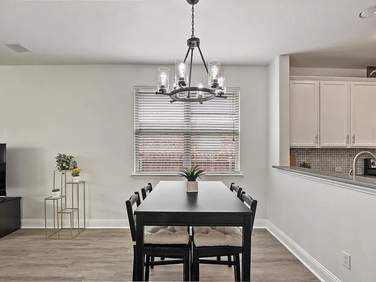 1509 Waterfall Ln — Photo 4