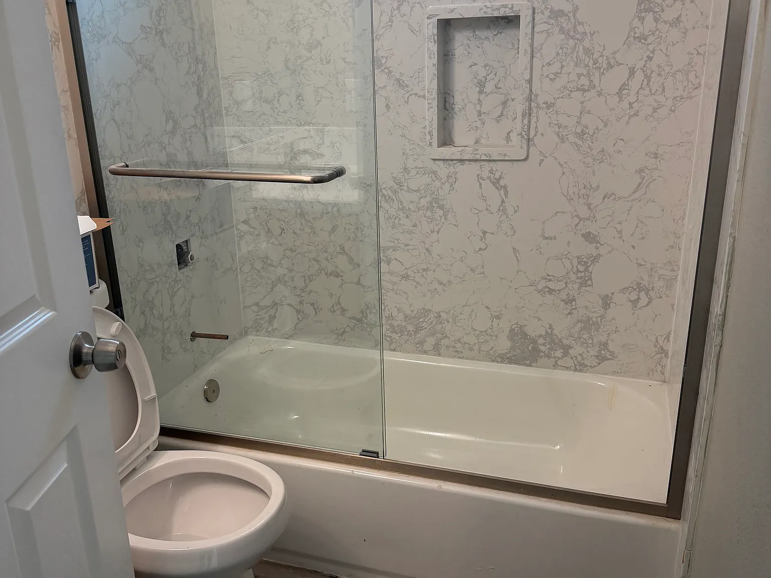 2 bed, 700 sqft, $1,900 — Photo 2