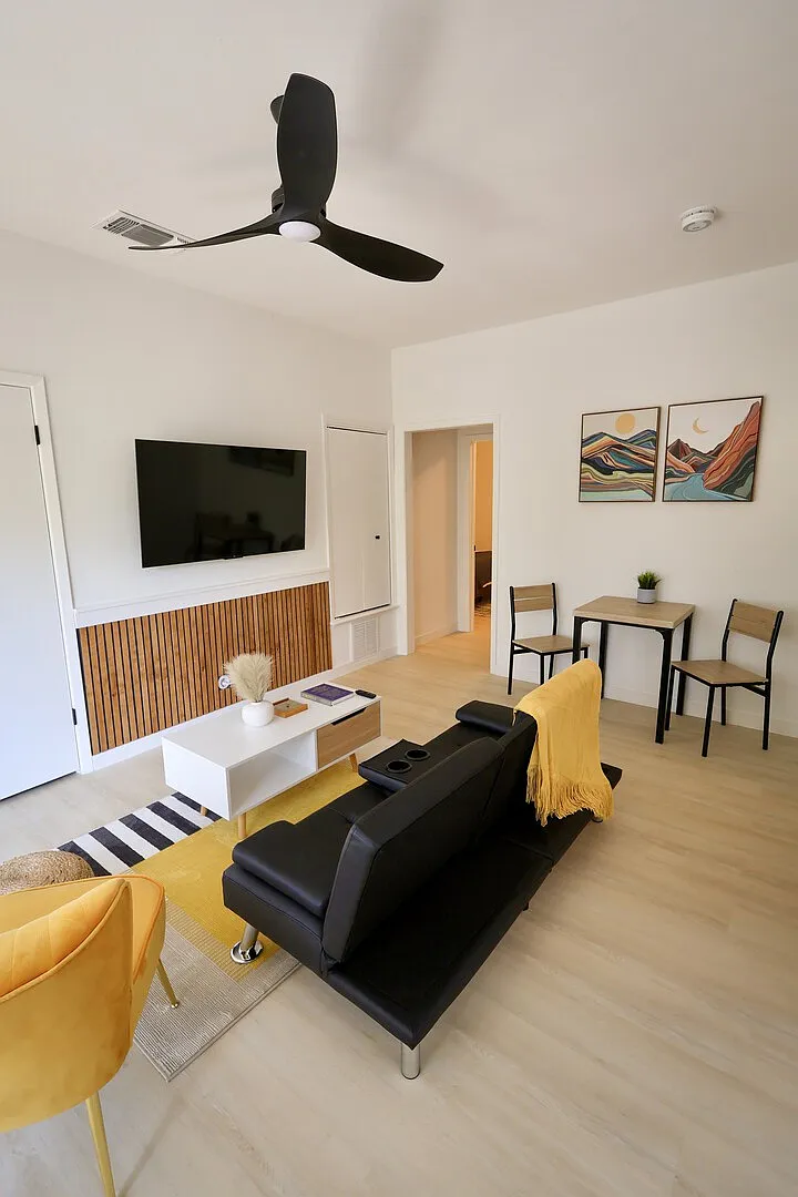 Apartment in San Antonio's River Road Neighborhood — Photo 2