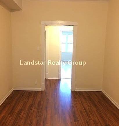 5th image of 3753 W Sunnyside Ave