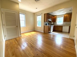 466 Green St #8, Cambridge, MA 02139